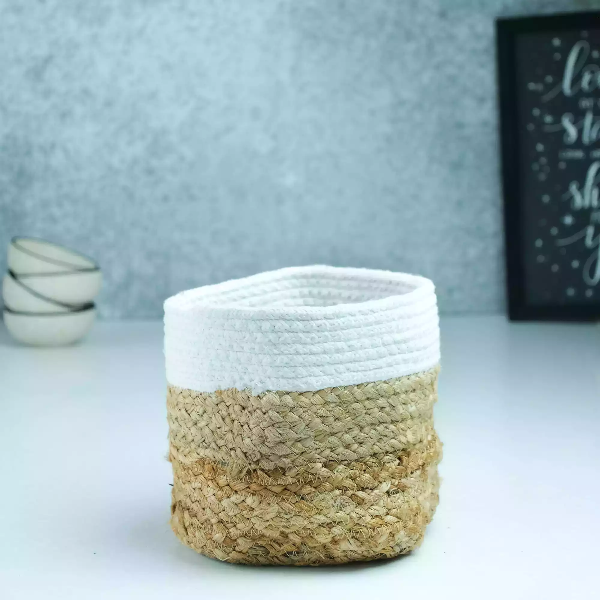 Tripatched Jute Pot