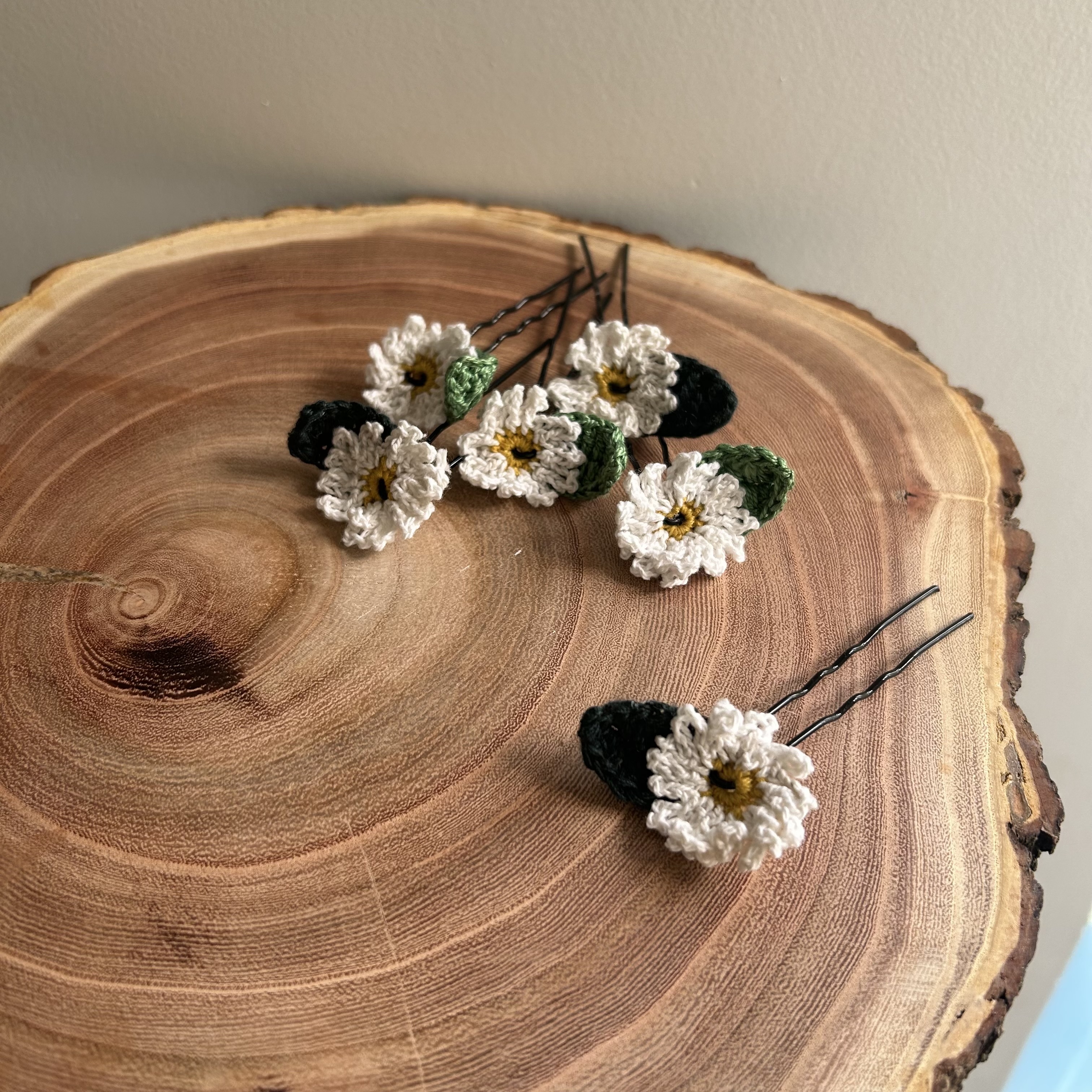 Ikriit'M Daisy Crochet Hairpins