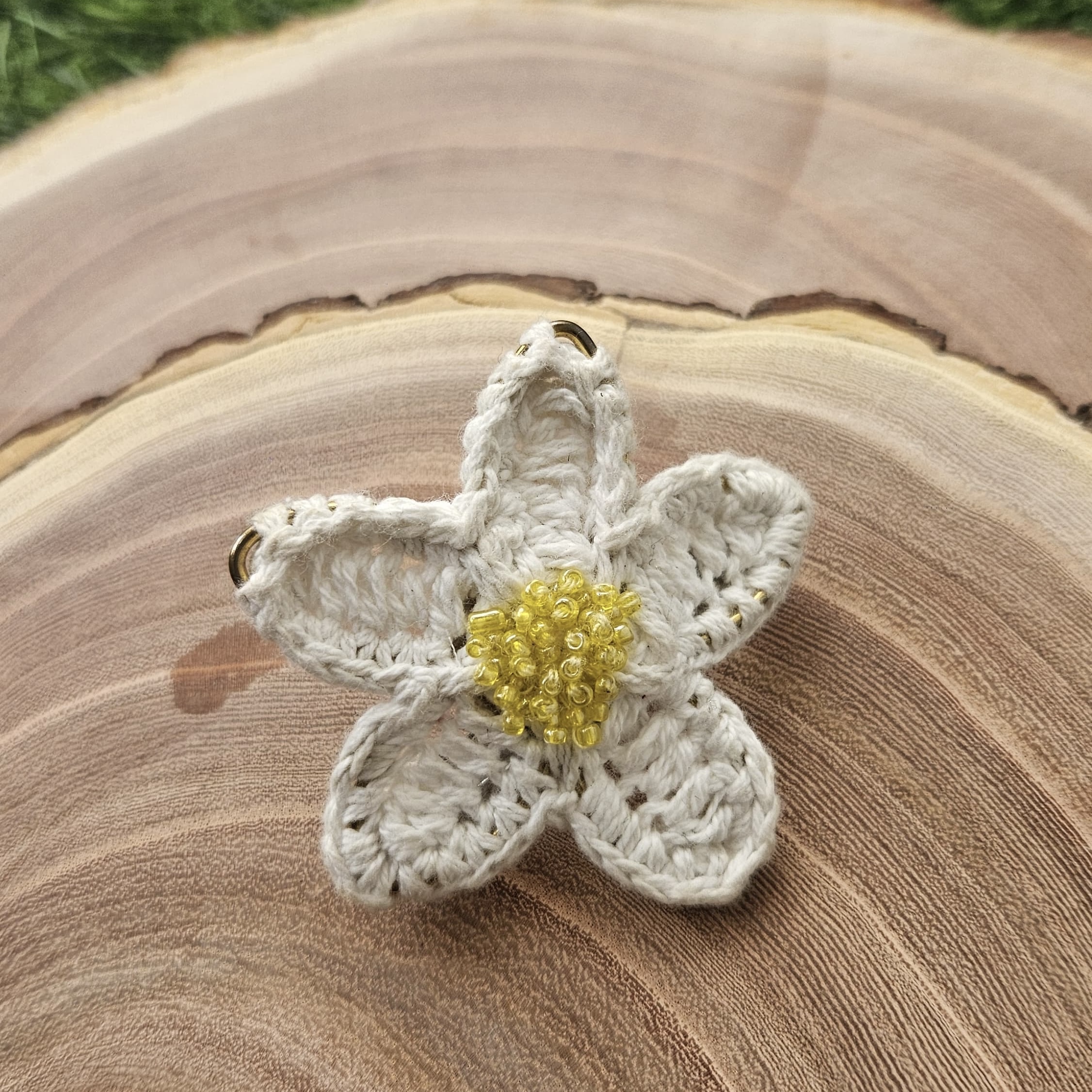 Ikriit'M White Floral Hair Clip