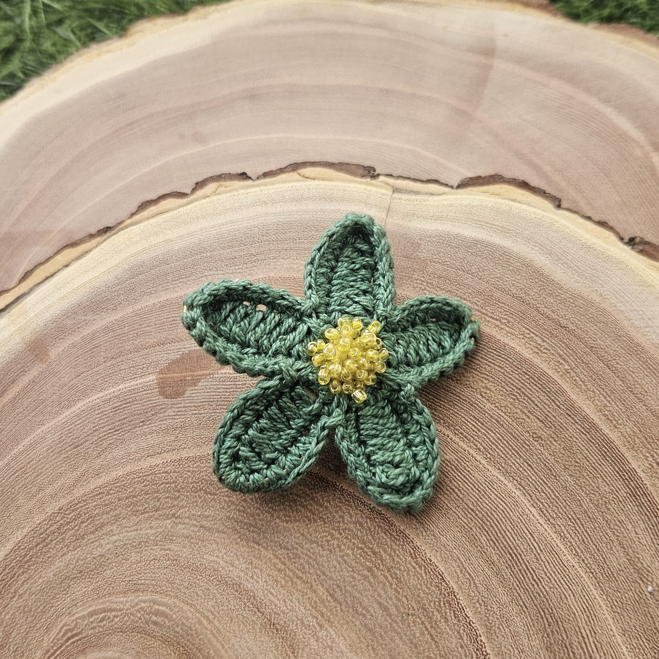 Ikriit'M Green Floral Hair Clip