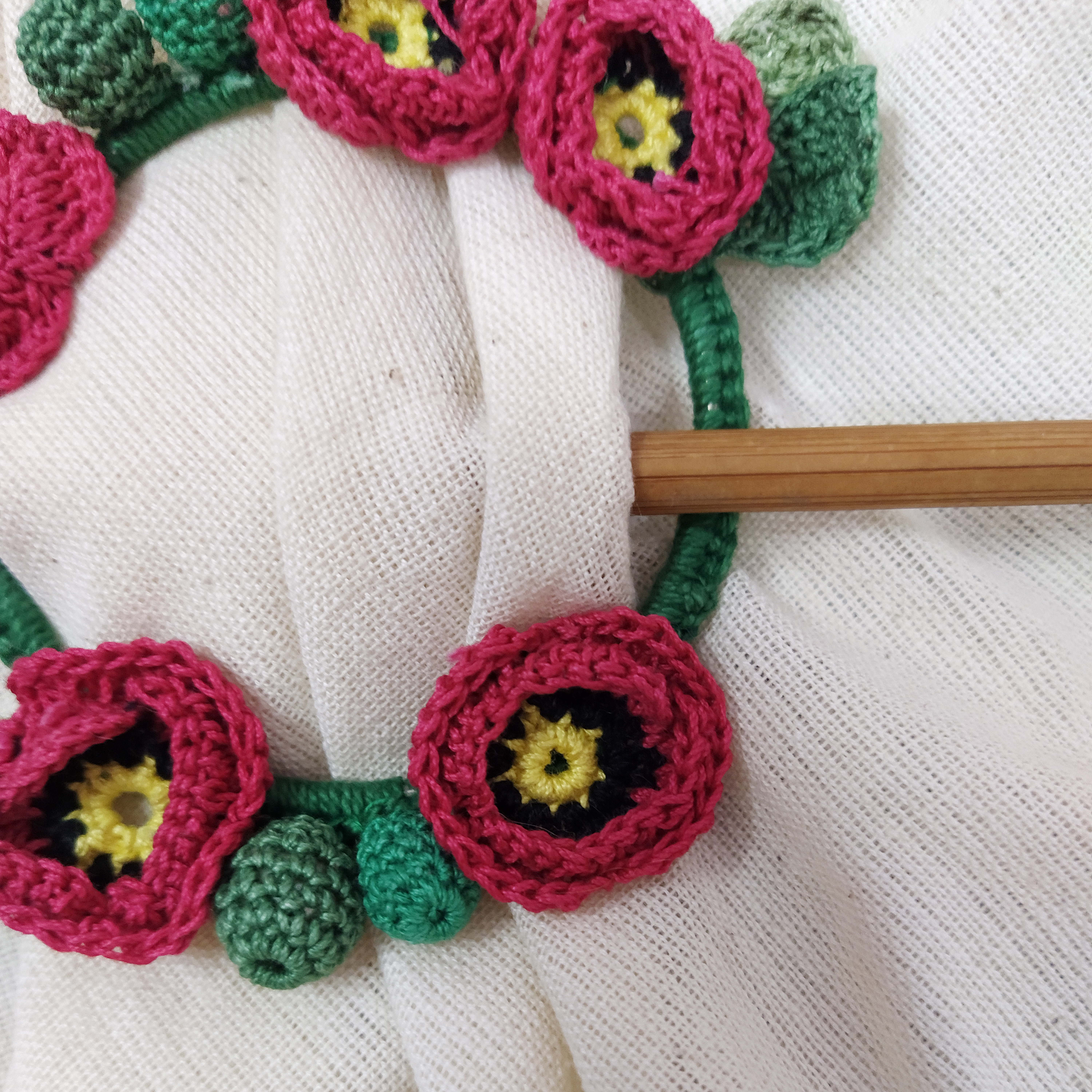 Ikriit'M Poppy Crochet Hair Tie