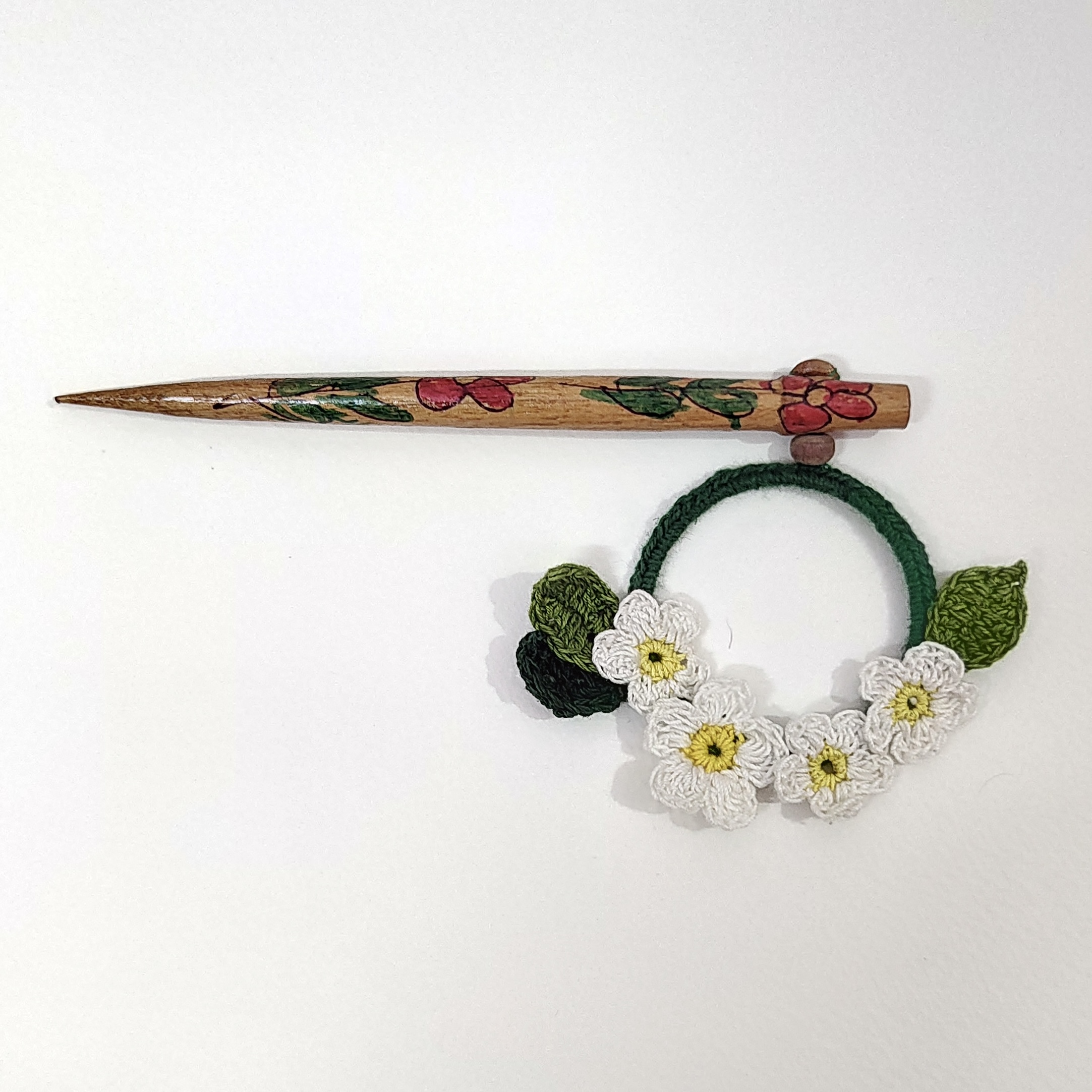 Ikriit'M Daisy on a Ring Hair Stick