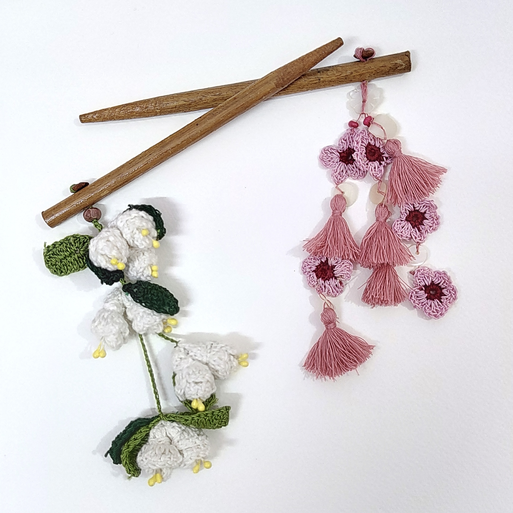 Ikriit'M Set of Mogra & Pink Daisy Hair Sticks